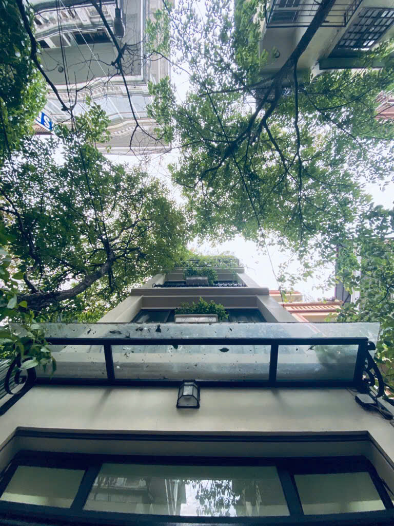 Nhà đẹp BA ĐÌNH, gara ô tô, ngõ to ô tô tránh, thông.