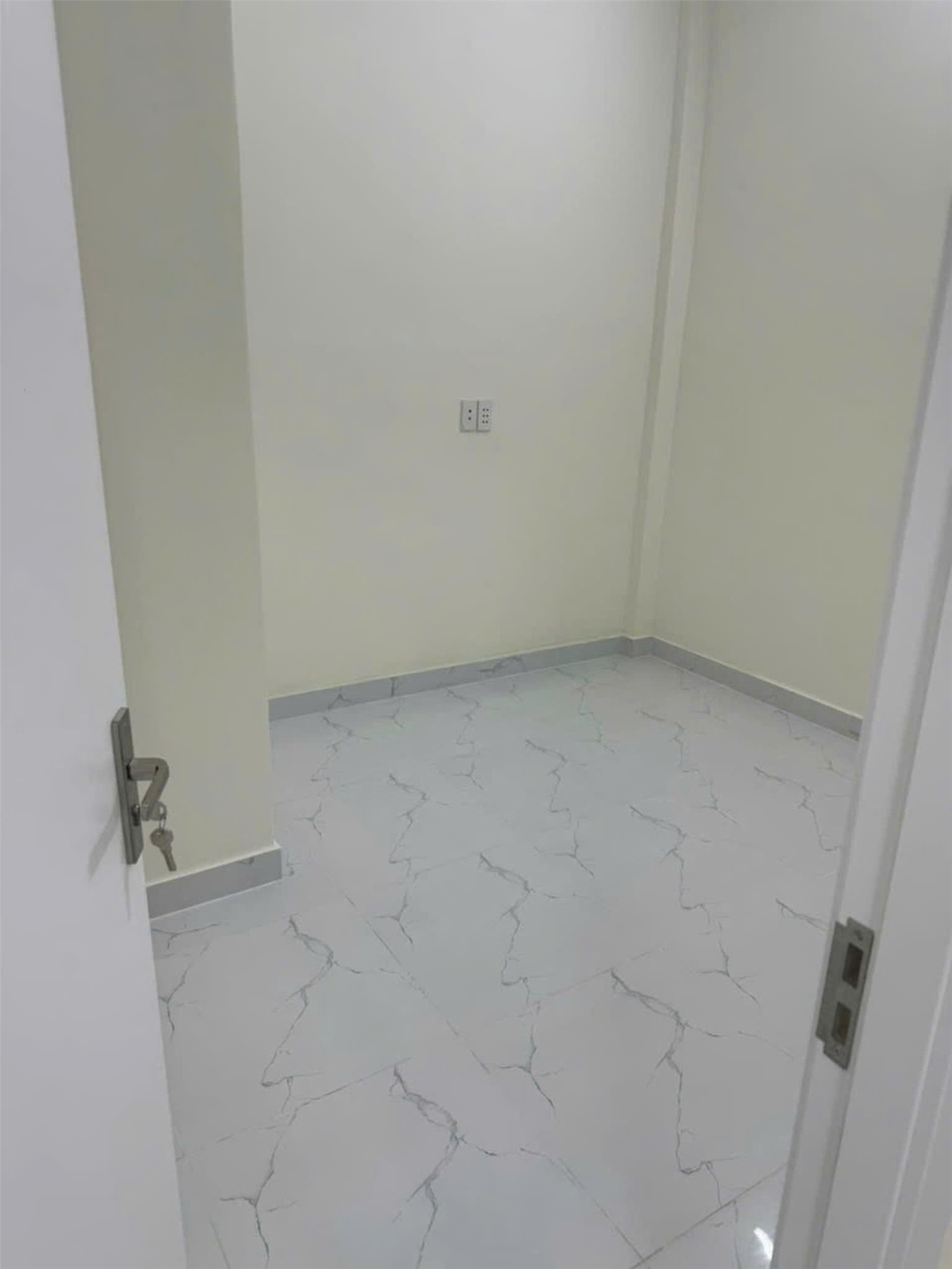 Cho thuê phòng mặt tiền Văn Cao, ưu tiên nhóm nữ học sinh, sinh viên, 2 vợ chồng. An ninh 24/7 gần Nguyễn Sơn, AEON Tân