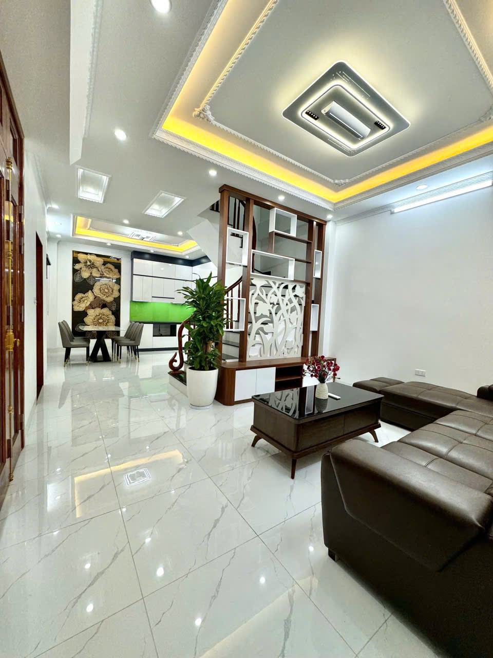 Bán nhà Ngọc Lâm 5 Tầng thông số đẹp-Phân Lô Vỉa Hè Ô Tô Tránh -Kinh Doanh -Ngõ Thông Ô Tô Chạy Vòng Quanh giá