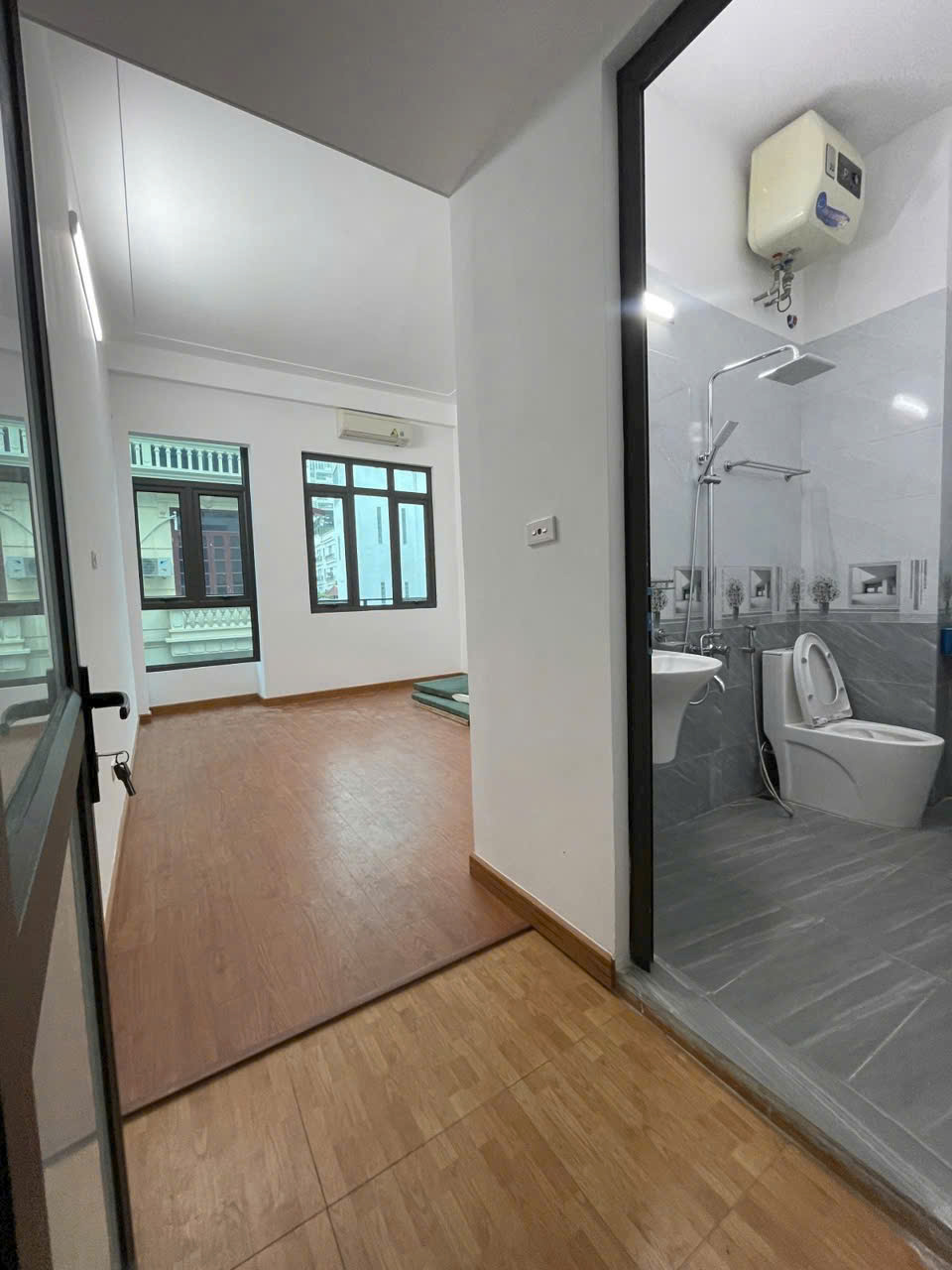 Ô TÔ - CỰC GẦN HỒ TÂY - NGÕ THÔNG KINH DOANH - DÒNG TIỀN 06 PHÒNG VSKK Lạc Long Quân, 48m,5 T, MT 4m, 12,3 tỷ