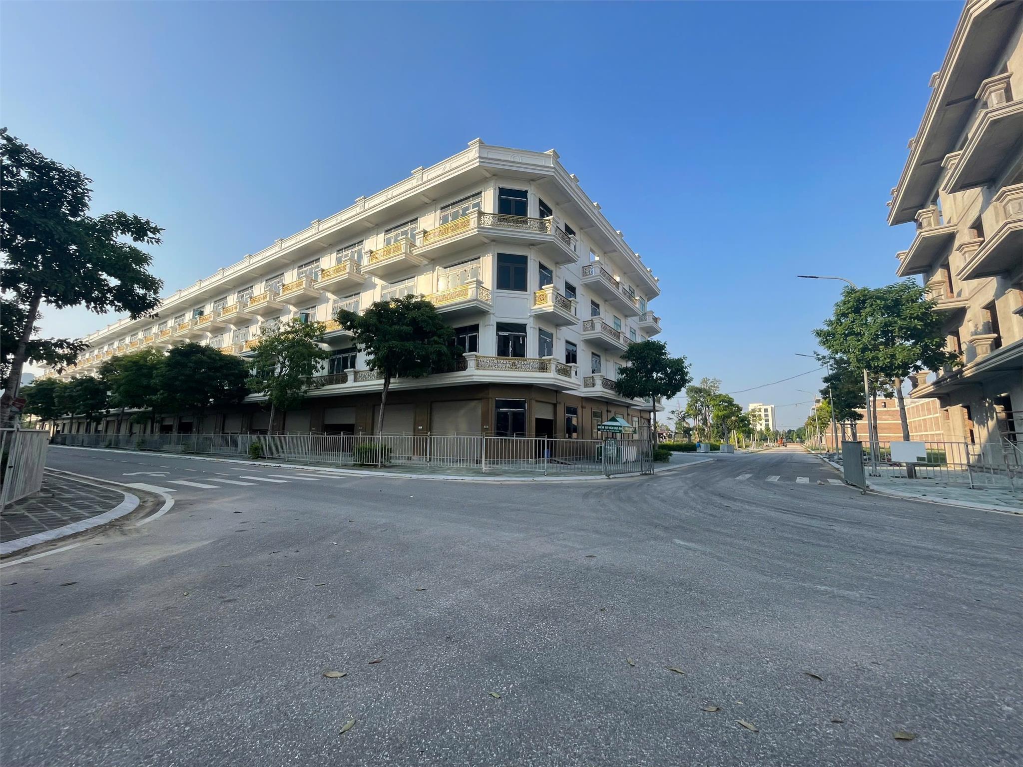 SANG TÊN SỔ NGAY. NHÀ PHỐ MỚI XÂY 4 TẦNG. DUY NHẤT TẠI TP.THANH HÓA.. CĐT: 0966 343 969