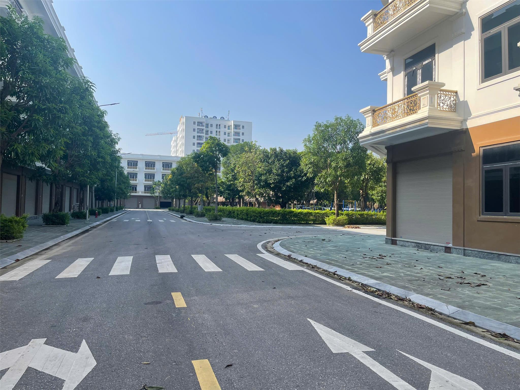 DUY NHẤT CÓ SẴN SỔ. NHÀ 4 TẦNG TRUNG TÂM TP.THANH HÓA. 3.2 TỶ FULL SỔ. CĐT: 0966 343 969