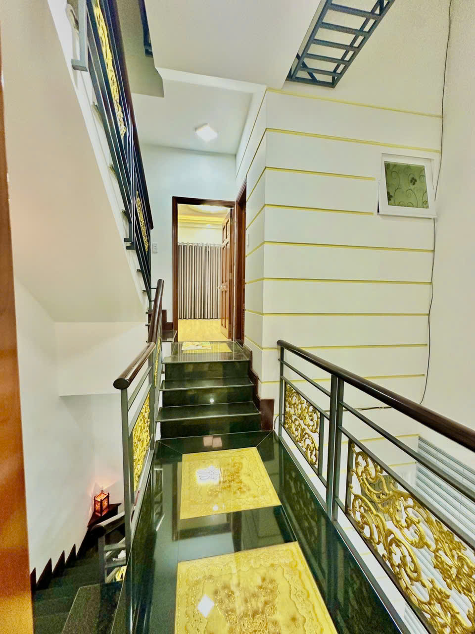 Bán nhà đẹp ở ngay Lê Ngã, Tân Phú, 4m x 12m,4 tầng , oto ngủ trong nhà đuòng nhựa 12 m, chỉ 9.9 tỷ