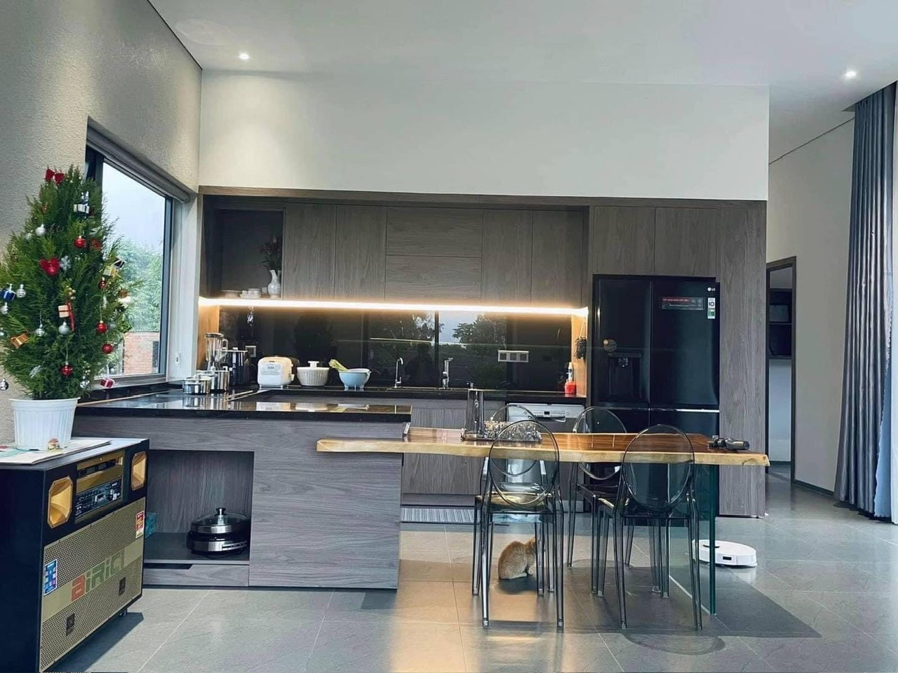 CĂN NHÀ 3 TẦNG NỞ HẬU NGAY MẶT ĐƯỜNG TRẦN THÁI TÔNG - PHƯỜNG BỒ XUYÊN - TP THÁI BÌNH VỚI DT 95.8M2 MT 4.04M SỔ ĐỎ PHÁP