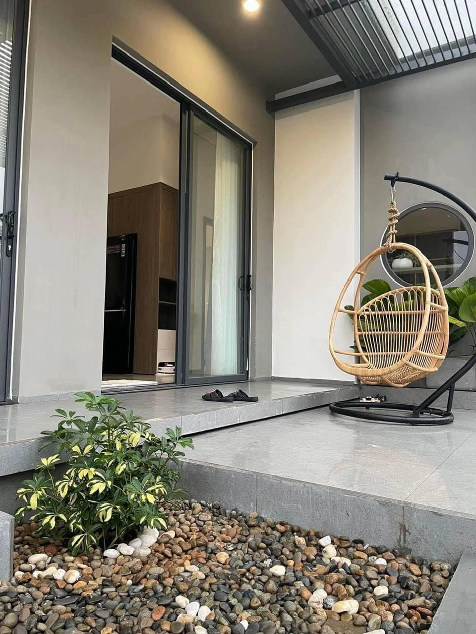 Nhà lô góc hai mặt phố thuộc KĐT Petro Quang Trung.- Vị trí trung tâm của thành phố, khu vực rất nhiều tiện ích, quy