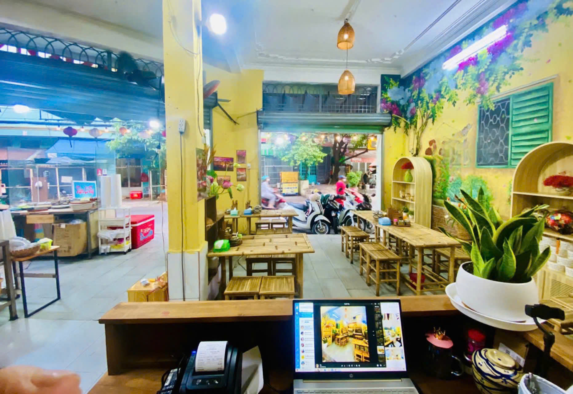 CHÍNH CHỦ CÓ 2 MẶT BẰNG KINH DOANH QUÁN ĂN , MUỐN GỘP LẠI 1 CÁI NÊN CẦN SNAG LẠI 1 MẶT BẰNG GÓC 2 MẶT TIỀN TẠI ĐƯỜNG