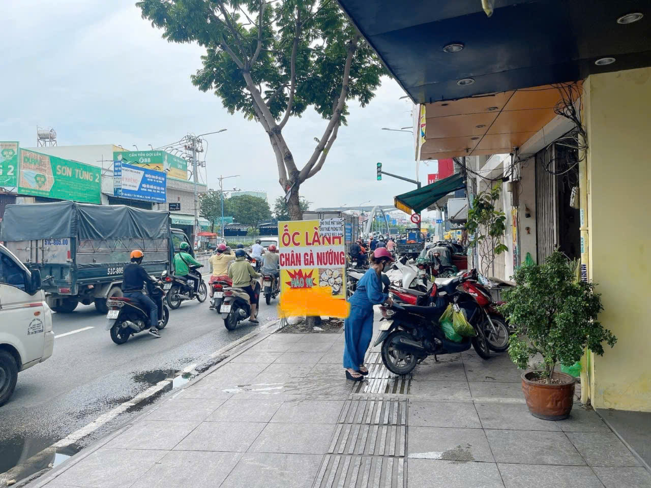 Mặt tiền Lúy Bán Bích- Tâp phú( 4*15m), nhà 3 tầng, dòng tiền 30tr, buốn bán sầm uất, 12.6 tTl