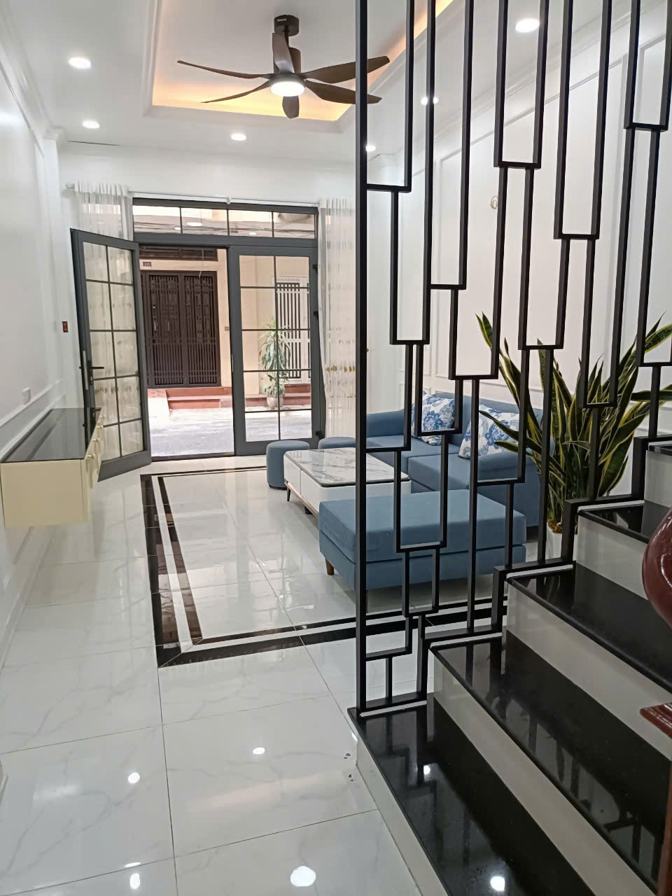 SIÊU VÍP ÁI MỘ LÔ GÓC GARA Ô TÔ THANG MÁY 6 TẦNG DIÊN TÍCH 50M2 GIÁ NHỈNH 12 TỶ HAI MẬT THOÁNG Ở XƯỚNG LUÔN ,