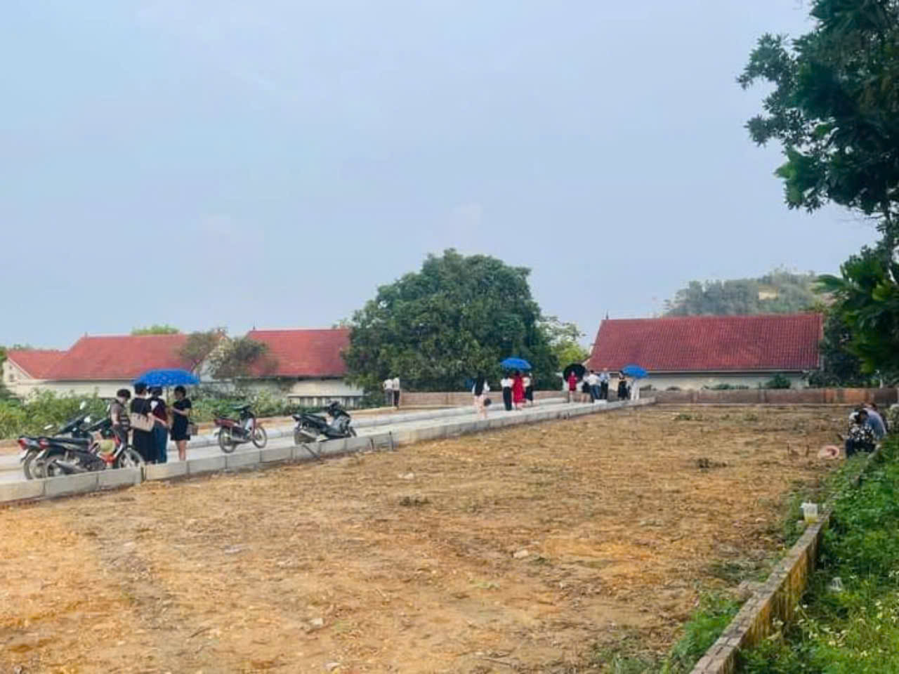CHÍNH CHỦ CẦN NHƯỢNG LẠI LÔ GÓC ĐẤT NGHỈ DƯỠNG HÀ NỘI CẠNH PHÂN KHU HÒA LẠC 3 HÀNG XÓM XANH VILAS PREMIUM 355m2 NHỈNH 1