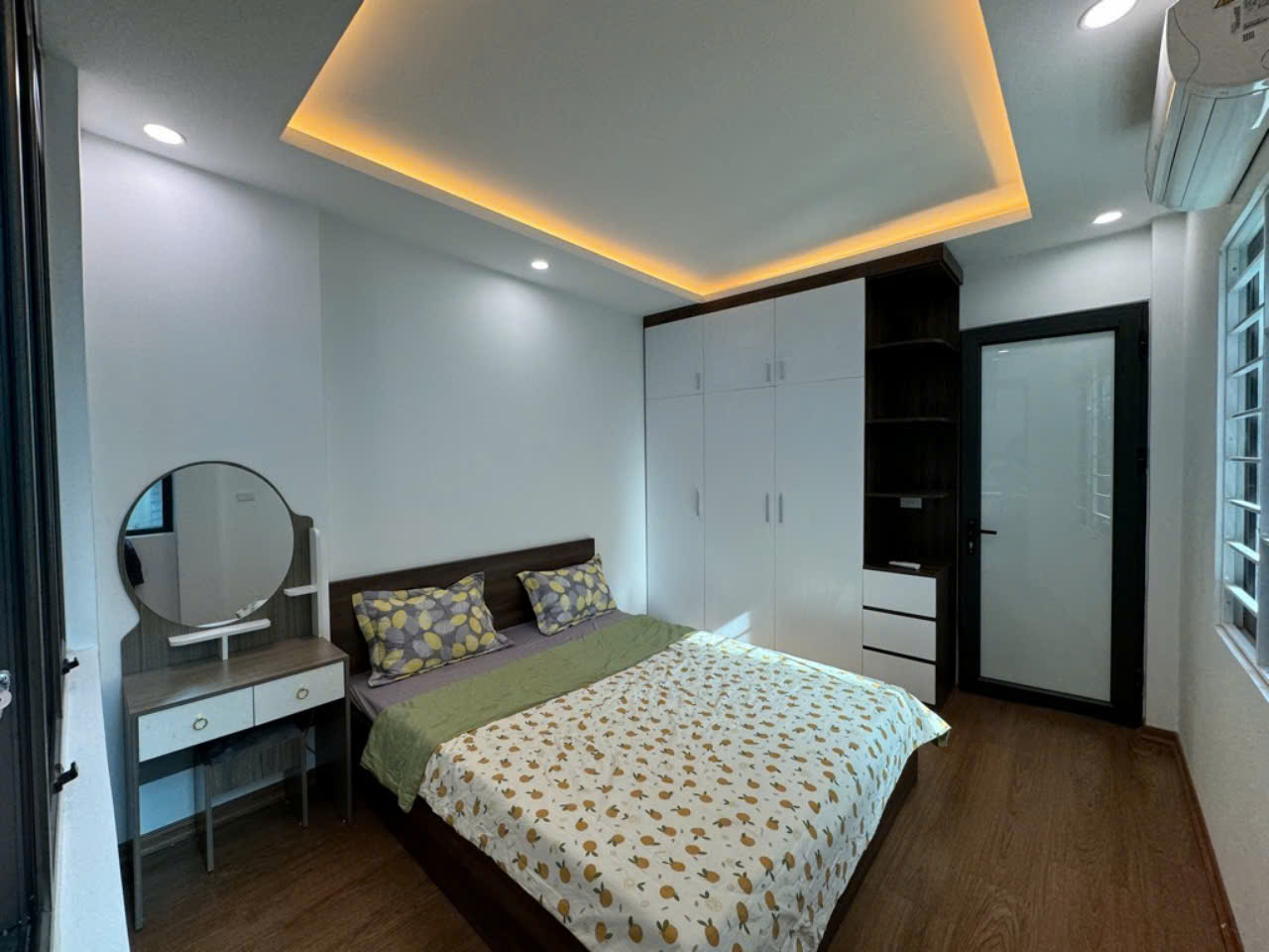 Bán Nhà Khương Trung - Thanh Xuân , DT 42m2 ,Giá hơn 7tỷ , Full nội thất ,Lô Góc ,2 Mặt thoáng ,cách oto 20m