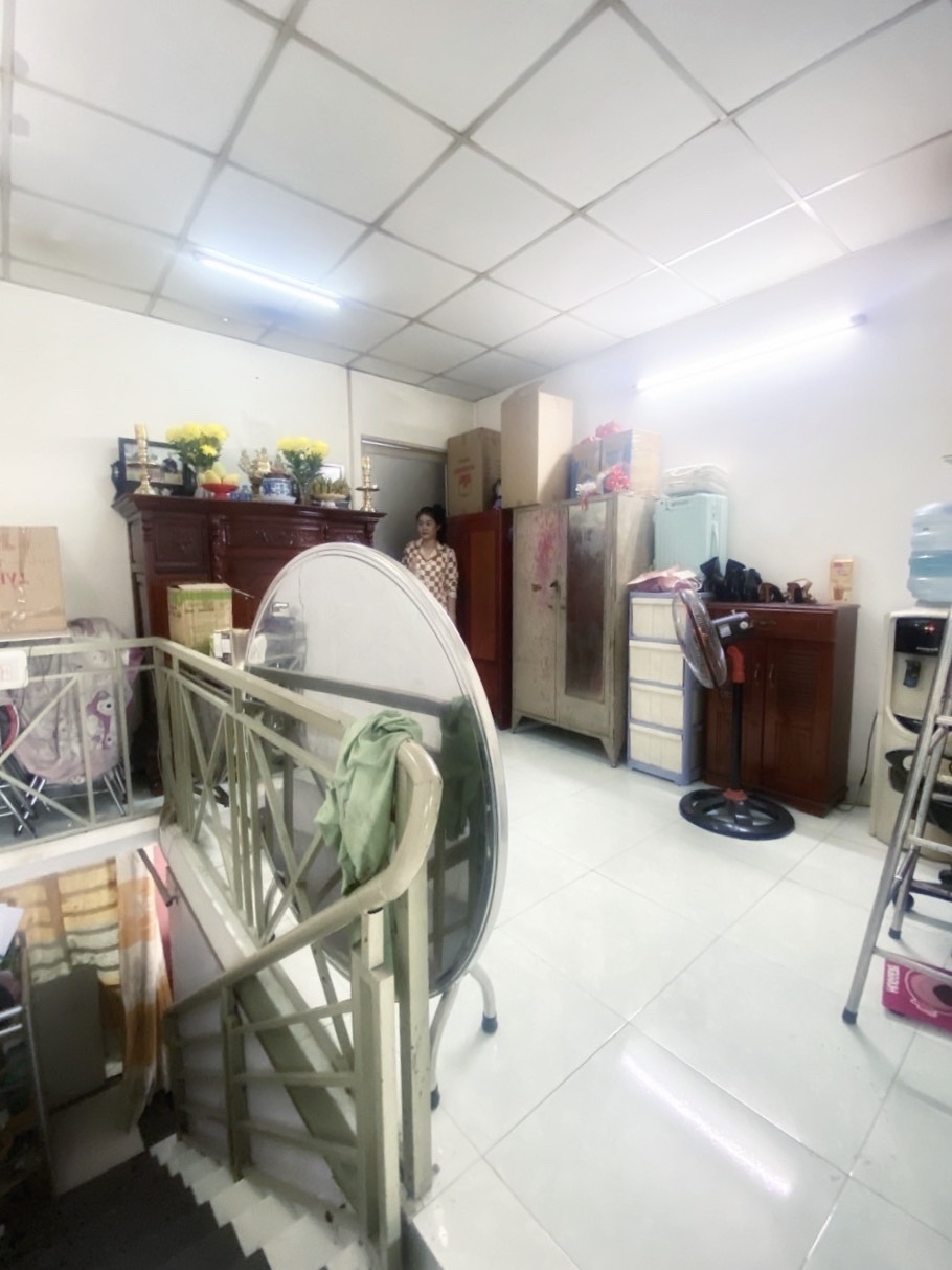 Bán nhà kế Mt Thạch Lam quận Tân Phú 4 x 16-2 tầng giảm còn 3.7 tỷ tl