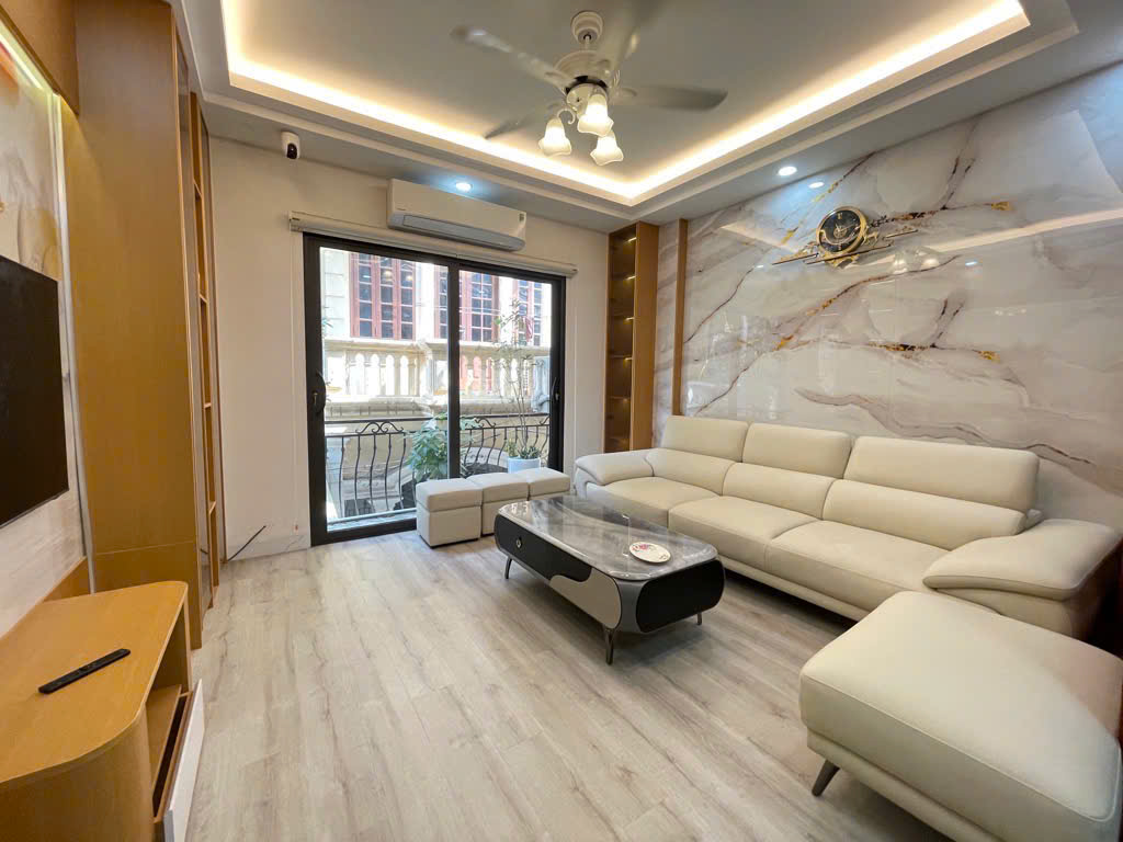 SIÊU HIẾM ,PHÂN LÔ BỒ ĐỀ GARA Ô TÔ,VÀO NHÀ CHỜ THANG MÁY NỘI THẤT SANG XỊN MIÊN CHÊ ,DT 48M X5 NGỦ X 5 TẦNG GIÁ NHỈNH