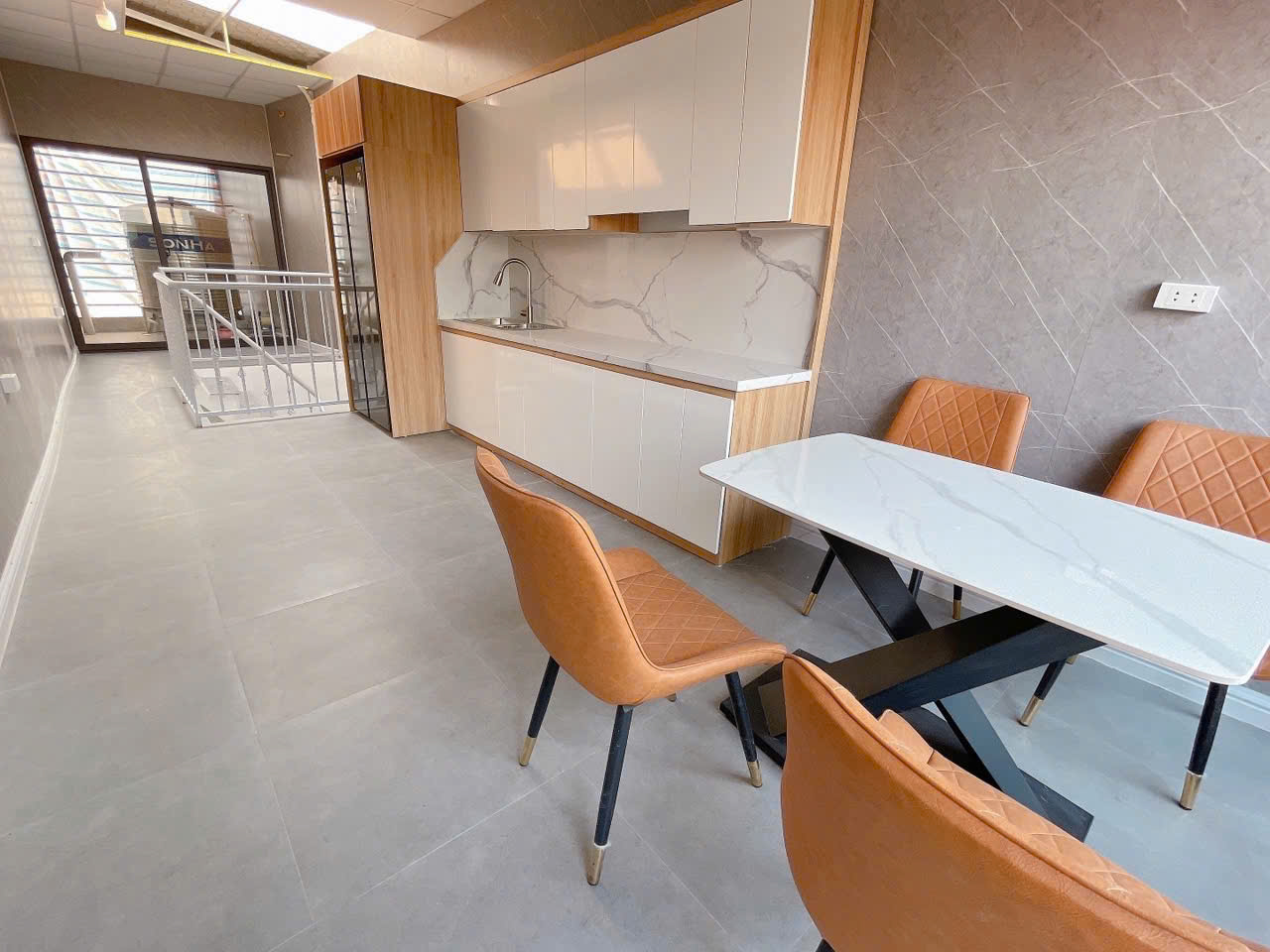 Duy nhất 1 căn mặt ngõ Quan Nhân 42m 5 tầng ngõ thông kinh doanh ô tô đỗ cửa nhỉnh 7 tỷ lh 0817606560