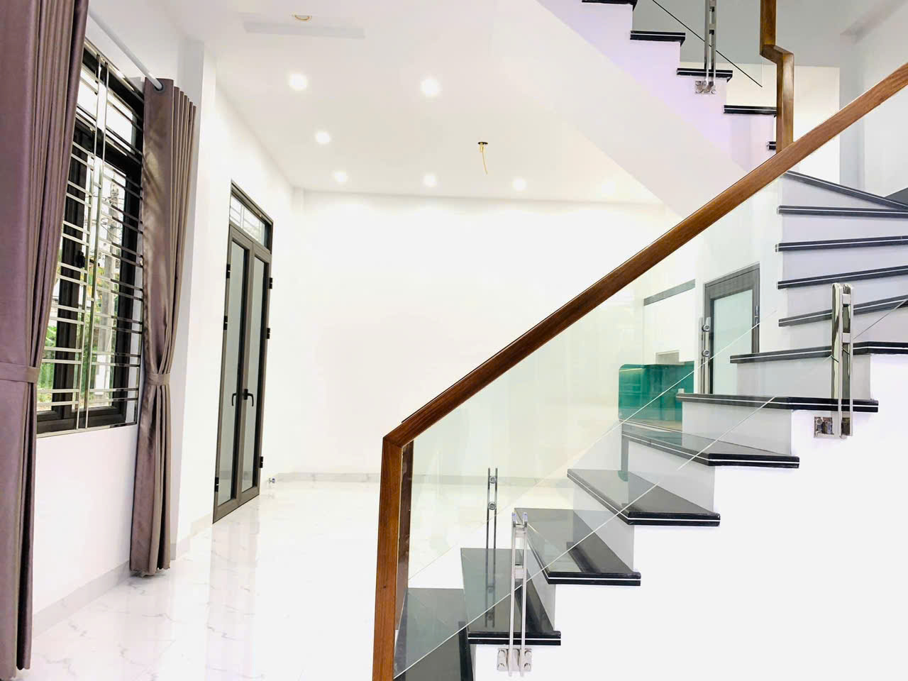 Bán nhà 3 tầng xây độc lập khu phân lô Hồ Đá, Sở Dầu, Hồng Bàng, Hải Phòng. 3,35 tỷ