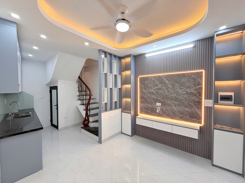 Siêu phẩm Ngọc Thụy - 4 tầng, nở hậu cách đường ô tô 20 m Giá hấp dẫn: Nhỉnh 6 tỷ thương lượng các bác alo