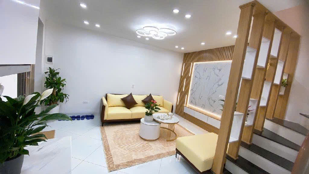 B*Á*N NHÀ SIÊU HOT -NGÔ GIA TỰ – LONG BIÊN -NGÕ RỘNG, Ô TÔ VINFAST ĐỖ CỬA! ✨ DIỆN TÍCH 31M GIÁ NHỈNH 5 TỶ TL