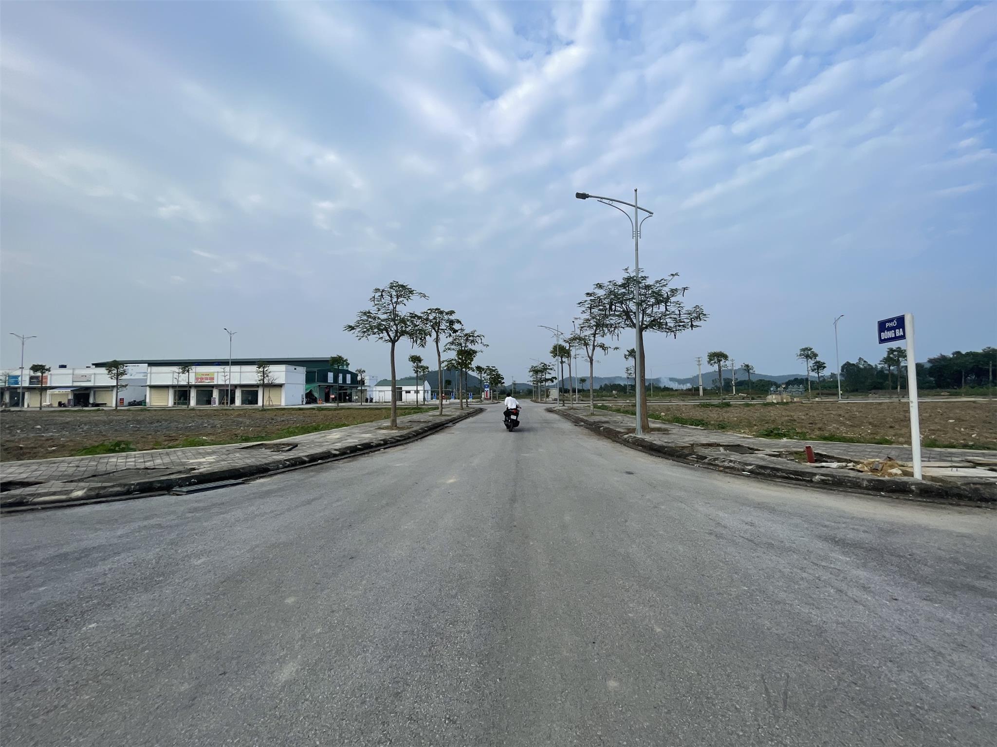 MỞ BÁN ĐẤT NỀN VEN BIỂN HẢI TIẾN. SANG TÊN SỔ NGAY. XÂY TỰ DO. LH: 0966343969