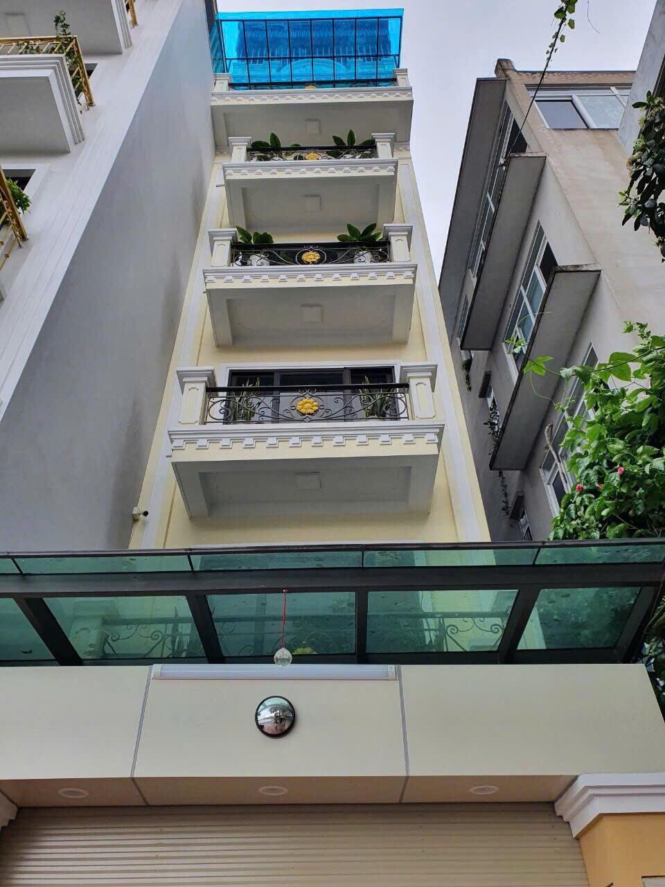 Chính chủ BÁN NHÀ 7 TẦNG MẶT HỒ 2 phố Bồ Đề,Long Biên MB 89m2, MT 4,1m, có thang máy, oto đậu trong nhà