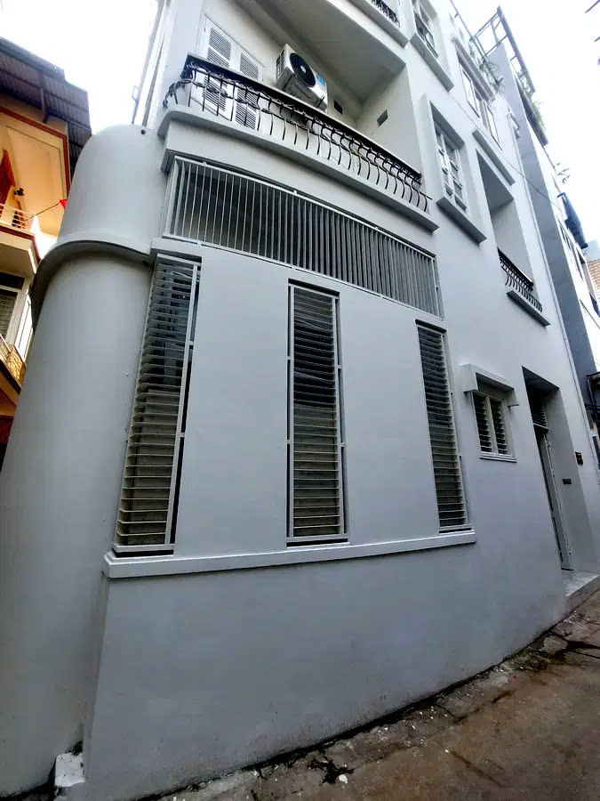 NHÀ ĐẸP 4 TẦNG PHỐ HỒNG TIẾN 59M2 X 10.9 TỶ. FULL NỘI THẤT,LÔ GÓC, NGÕ RỘNG.LONG BIÊN.