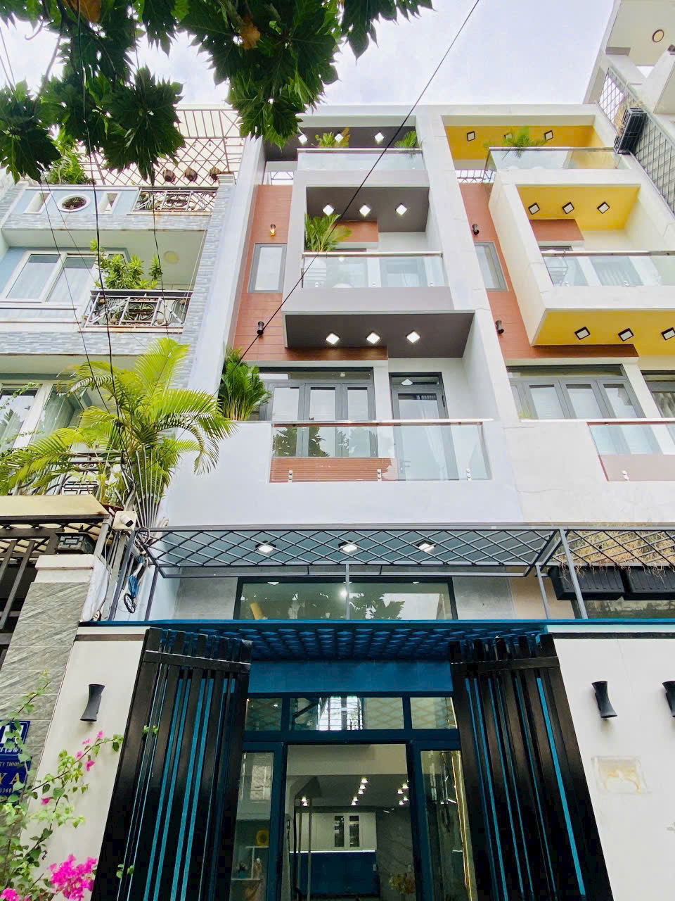 NHÀ PHỐ TUYỆT ĐẸP CÁCH MT QUANG TRUNG 50M-HẺM OTO ĐẾN NHÀ- NHÀ 4 TẦNG FULL NT GIÁ NHỈNH 6 TỶ