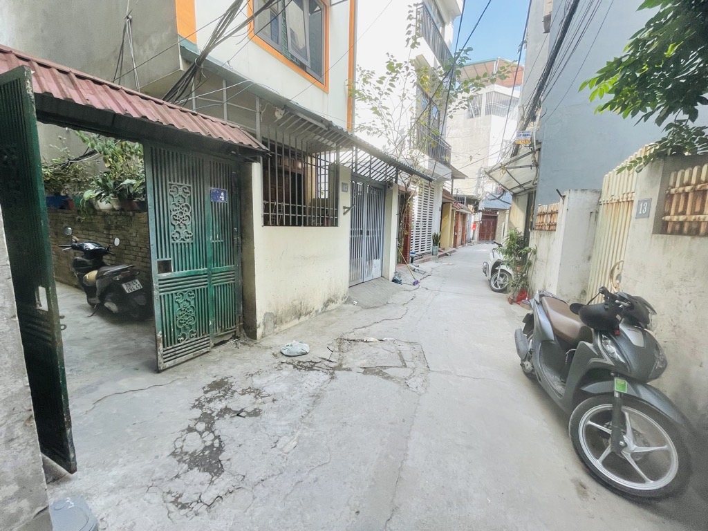 Bán đất tặng nhà C4 Gia Quất 59m x 4,5m vuông đẹp 2 bước ra oto tránh, giá hơn 5 tỉ có TL. LH 0936123469