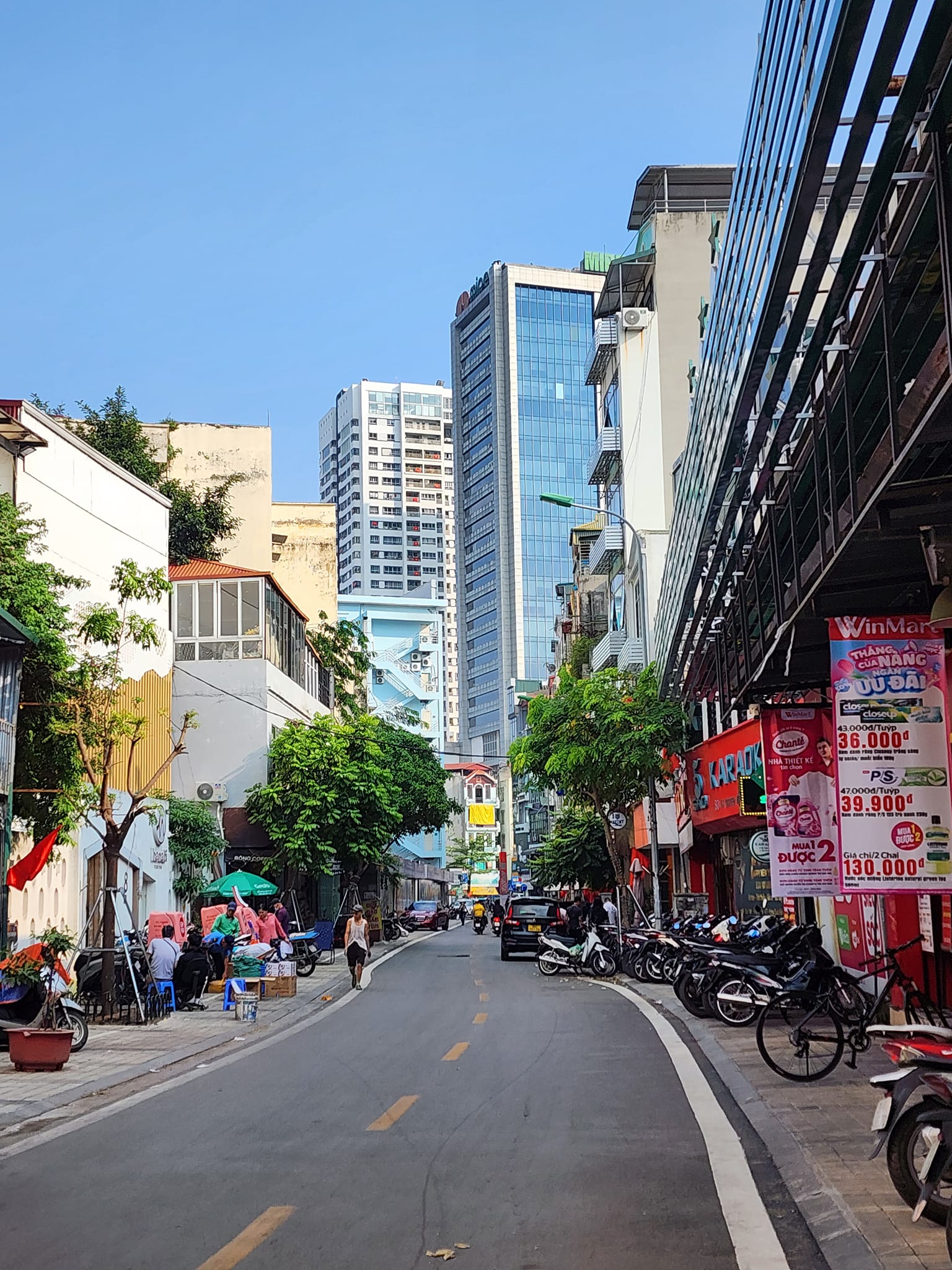 Bán Nhà Mặt Phố Ẩm Thực Nguyễn Văn Tuyết, Đống Đa, 90m2 5T, MT 6m, Chỉ 43 Tỷ