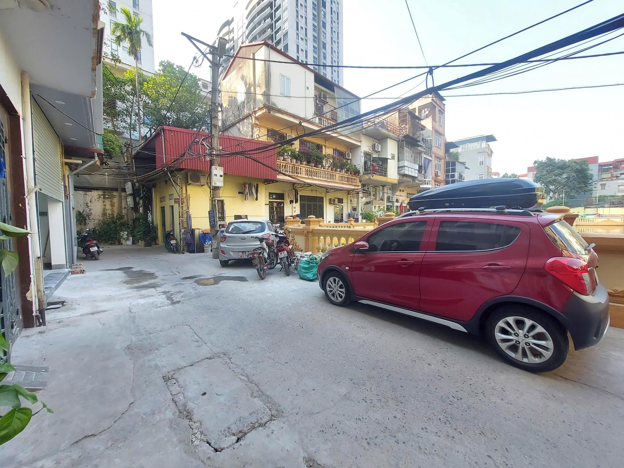 NHÀ TRUNG TÂM CẦU GIẤY 5 TẦNG, 3 PHÒNG NGỦ - GẦN MẶT NGÕ Ô TÔ - HỒ ĐIỀU HÒA (CHỈ 6 TỶ)