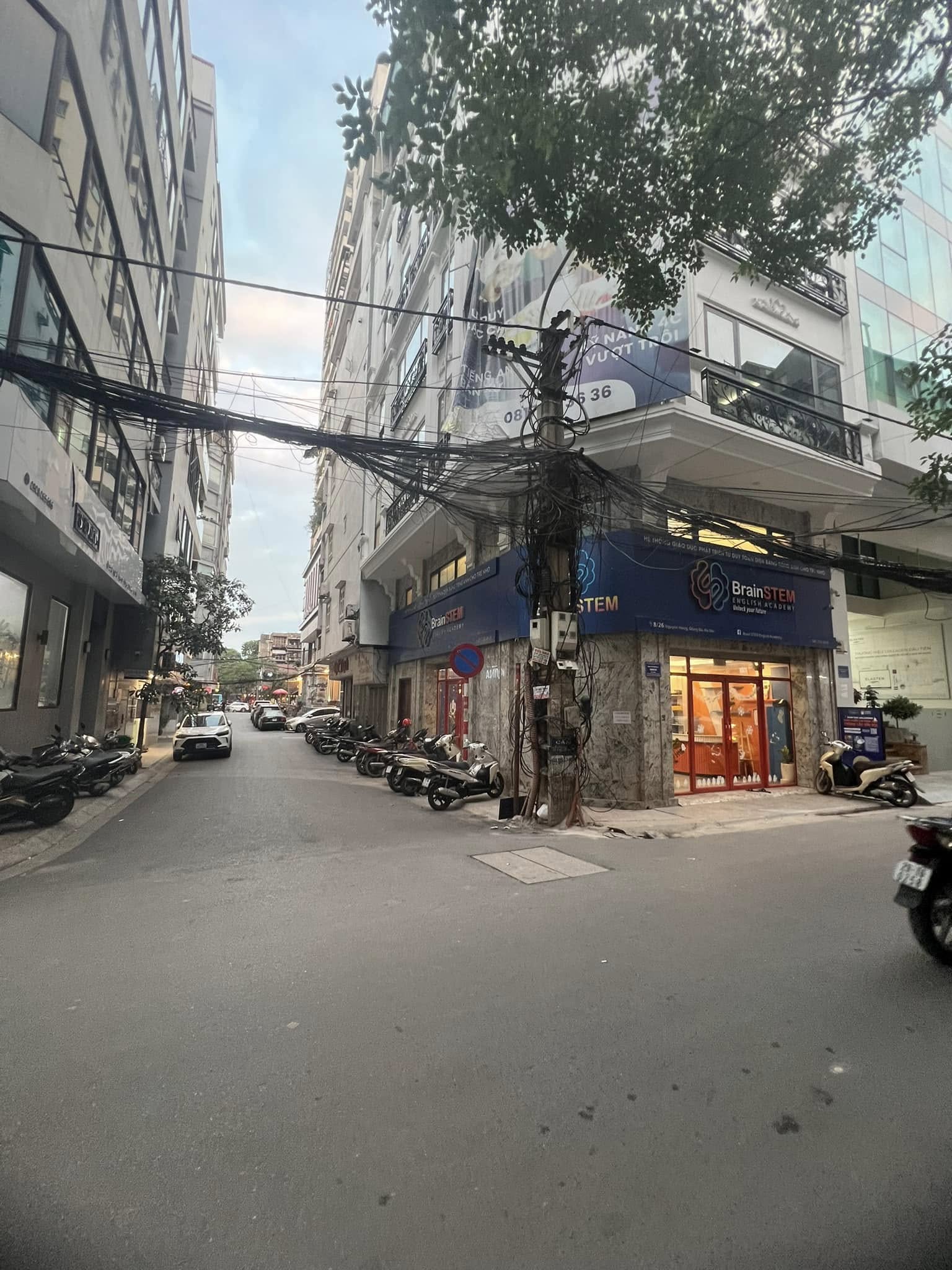 Tòa VP Phố Nguyên Hồng, Đống Đa 72m2 8T, Lô Góc 2 Mặt Ô tô tránh, MT 17m, 58.8 Tỷ