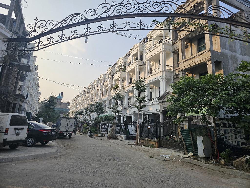 BÁN NHÀ ĐẠI MỖ SÁT VÁCH ĐÔ THỊ - Ô TÔ VÀO NHÀ - 82m2 giá 12 tỷ KHU VỰC TIỀM NĂNG PHÁT TRIỂN -QUỸ ĐẤT HIẾM GIÁ TRỊ TĂNG