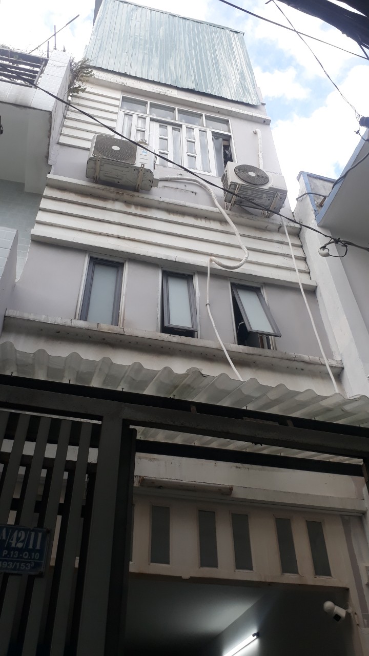 SANG LẠI NHÀ THUÊ LÀM CHDV 1 TRỆT 3 LẦU, 7PN, 7WC, + NỘI THẤT Đ.CMT8, P.12, Q.10,