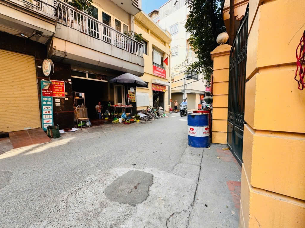 Tây Hồ-Lạc Long Quân-Nhà 4 tầng đẹp-Diện tích 80m sổ vuông-Mặt tiền 4m-15 tỷ