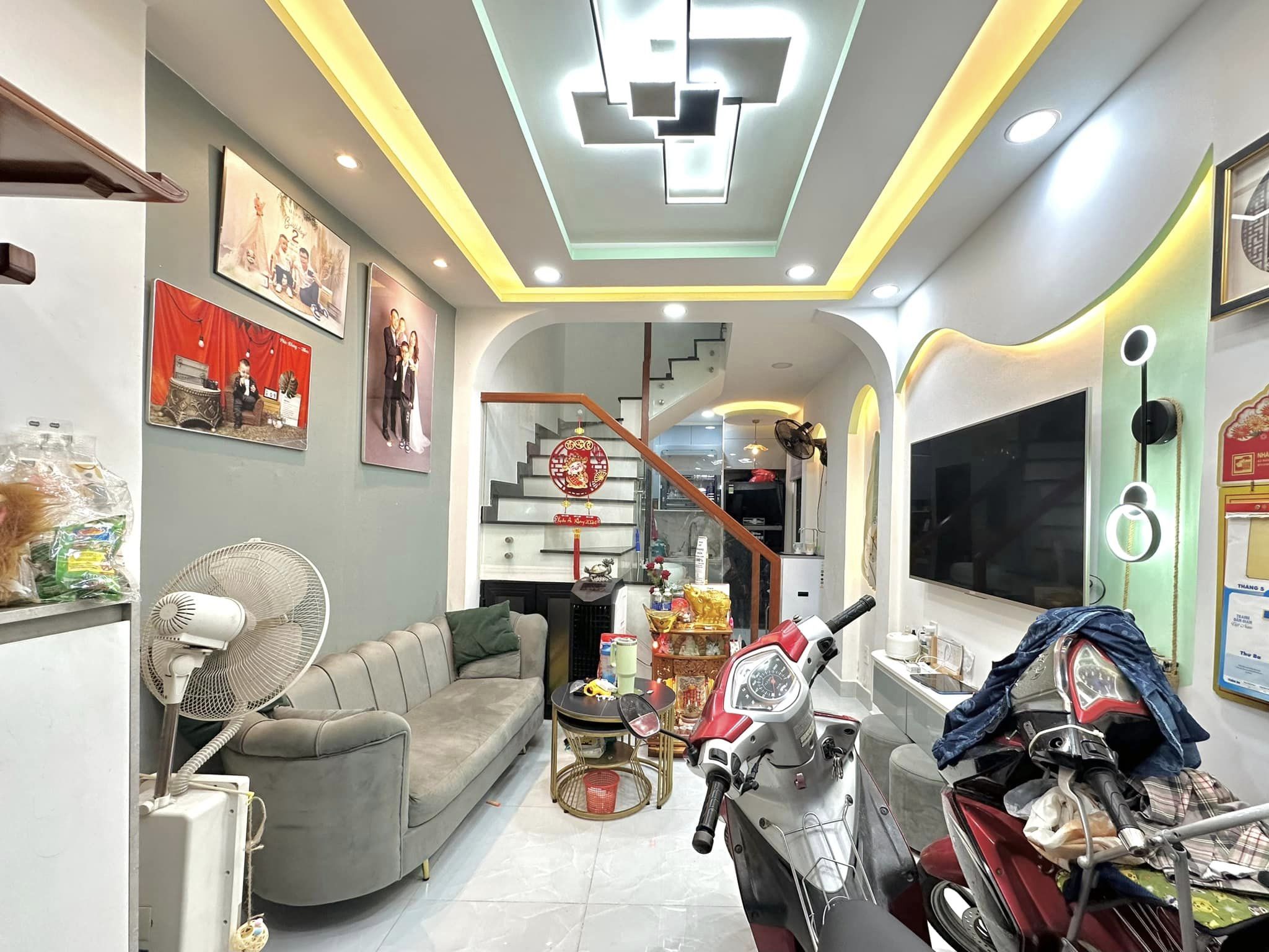 Bán Gấp! Bán Nhà đẹp, Ngọc Thụy Long Biên, 31m², 5 Tầng, Giá hấp dẫn 0902318197