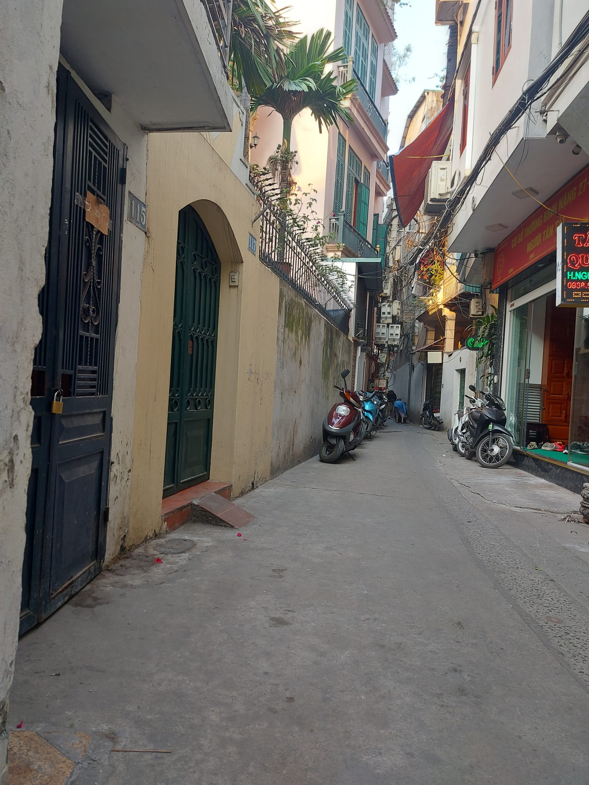 VỊ TRÍ ĐẸP - CỰC GẦN MẶT PHỐ ĐÀO TẤN - NHÀ ĐẸP Ở LUÔN - NGÕ THÔNG KINH DOANH
