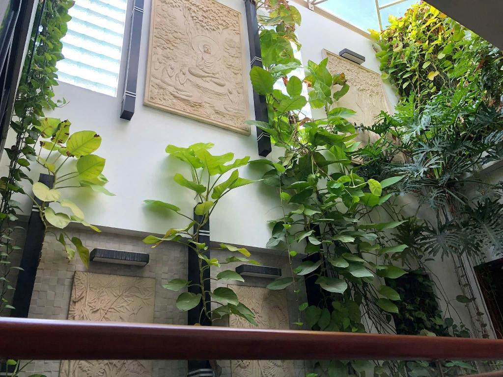 BIỆT THỰ SÂN VƯỜN ĐƯỜNG NGUYỄN VĂN CỪ 102M2, 5 TẦNG, GARAGE 3 Ô TÔ, THANG MÁY, GIẾNG TRỜI