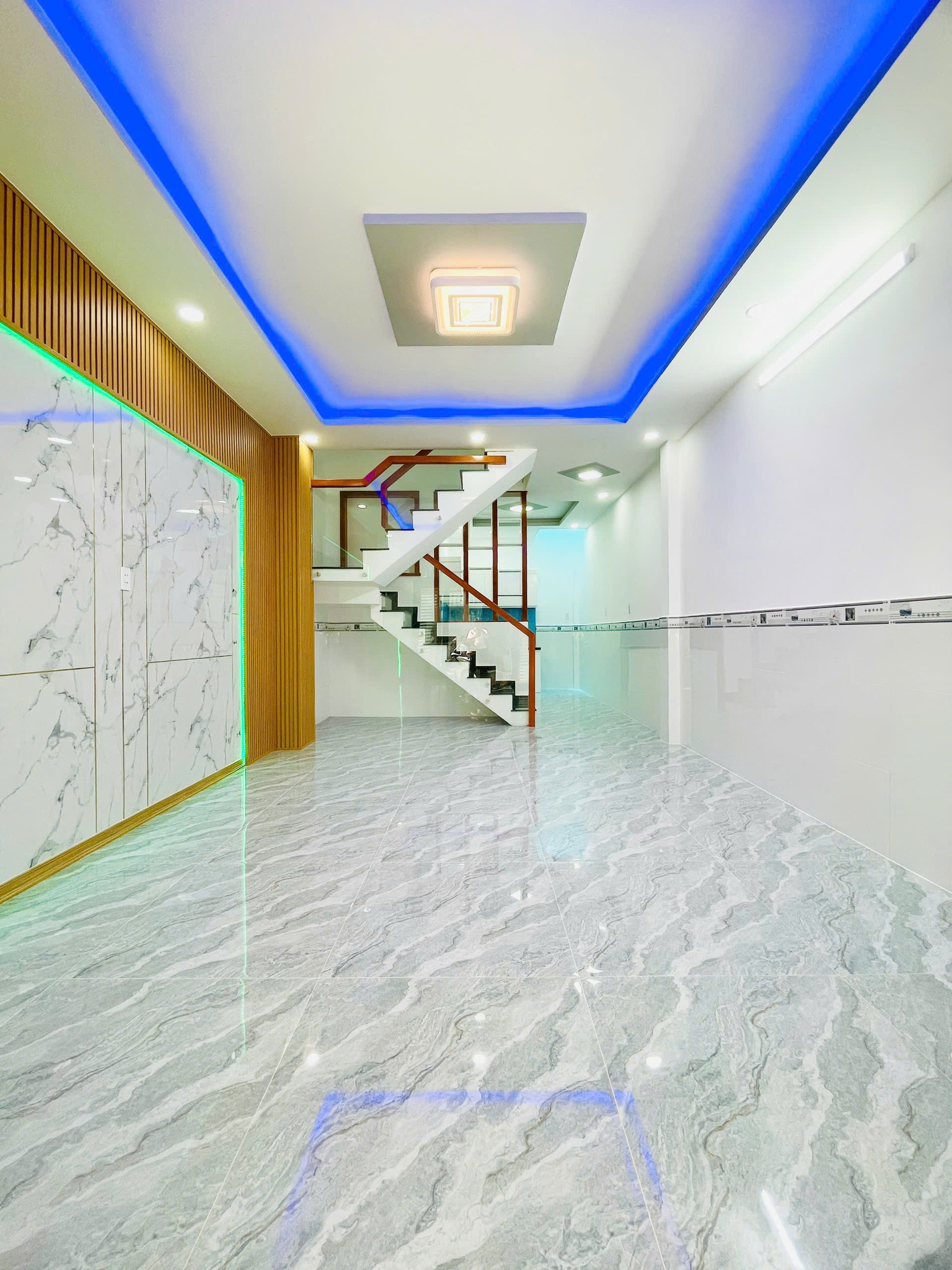 NHÀ 2 TẦNG ĐẸP LUNG LINH - 40M2 SÁT MẶT TIỀN TRUNG MỸ TÂY 13 - GẦN CHỢ, CÔNG VIÊN PHẦN MỀM QUANG TRUNG - GIÁP GÒ