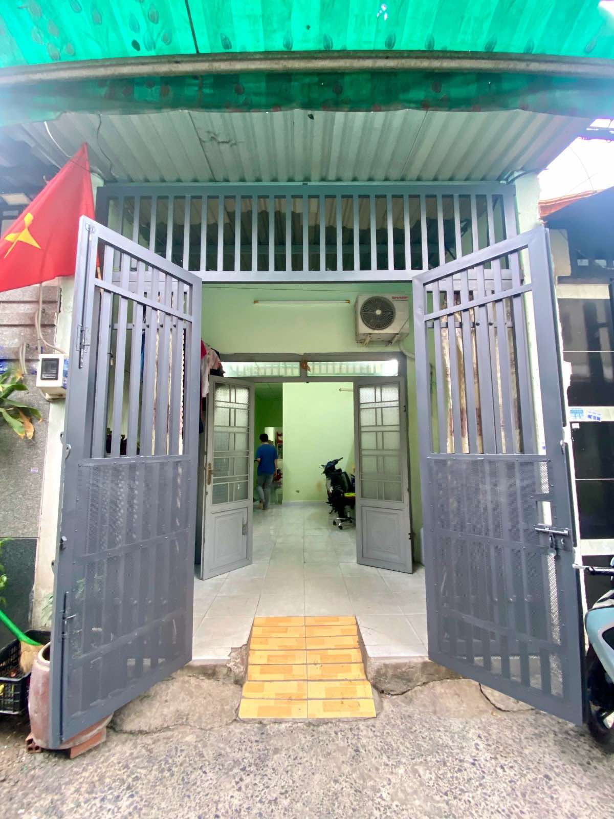 NHÀ CẤP 4 MỚI TINH - HẺM XE HƠI 7 CHỖ - SÁT VÁCH GALAXY TRUNG CHÁNH - 3 PHÚT QUA TÂN BÌNH- GÒ VẤP - ĐANG CHO THUÊ