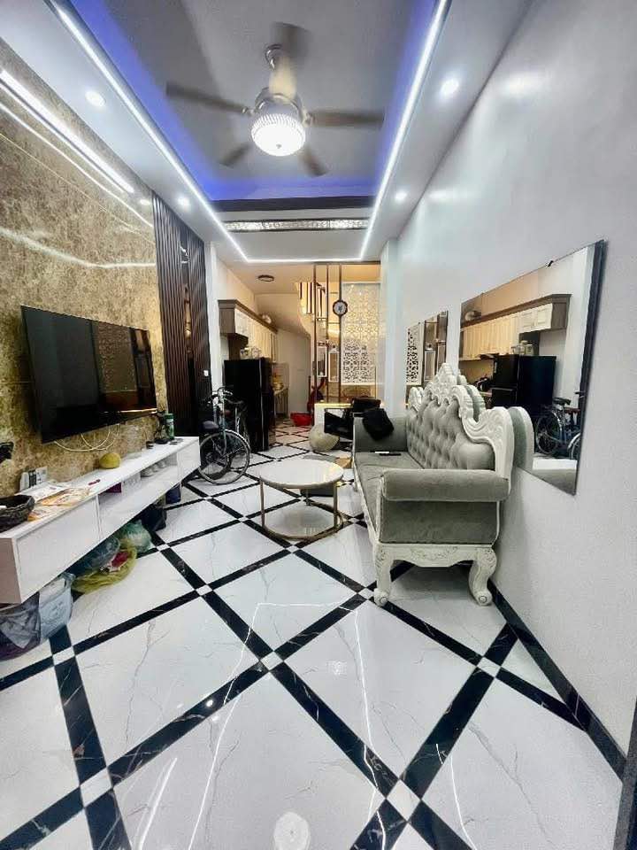 ❤️❤️ HÓT LẮM - 4,2 TỶ - NHÀ ĐẸP THẠCH BÀN 5 TẦNG - LÔ GÓC - 7 CHỖ ĐỖ CỬA - FULL NỘI THẤT Vị trí đẹp ngõ trước nhà oto