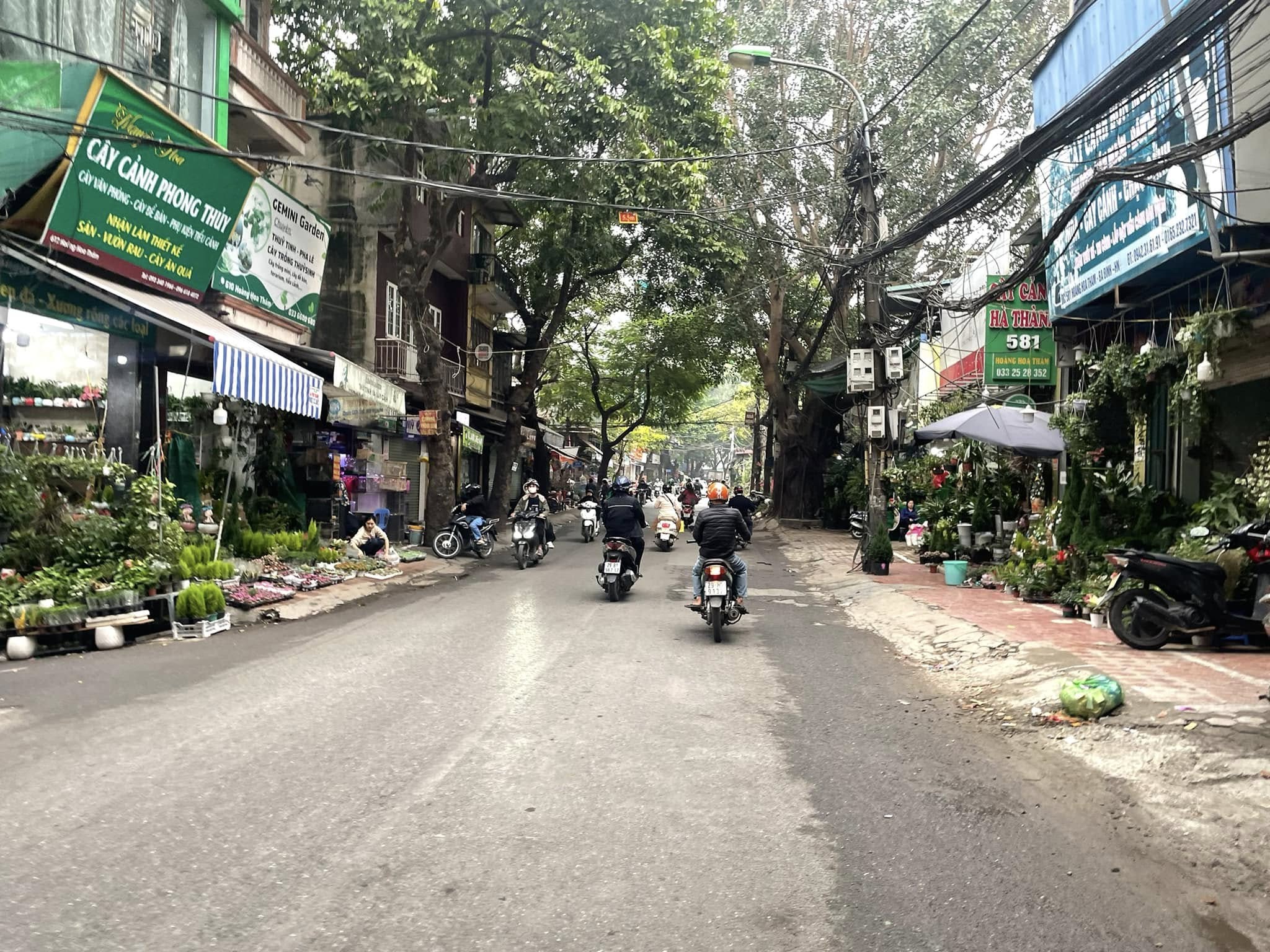 Bán nhà mặt phố Hoàng Hoa Thám vỉa hè kinh doanh sầm uất 80m 4 tầng 24.3 tỷ