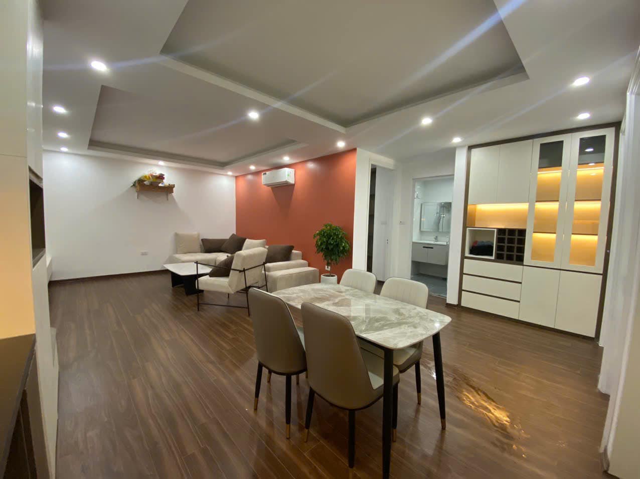 Cần bán gấp căn góc chung cư 789 Mỹ đình 104m2, 3 ngủ, full nội thất, giá tốt