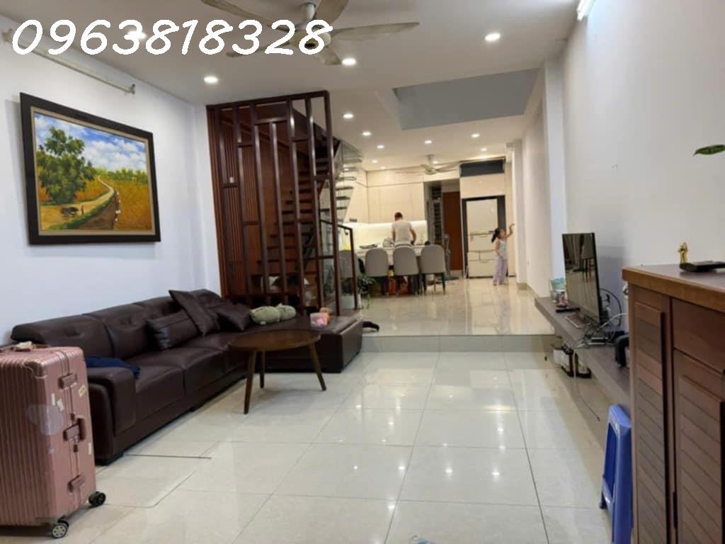 NHÀ ĐẸP BÊN MỸ - 2 THOÁNG - DÂN XÂY CHẤC CHẮN - ĐẸP Ở NGAY - Ô CHỜ THANG MÁY - 60m2 - Chỉ hơn 10 tỷ