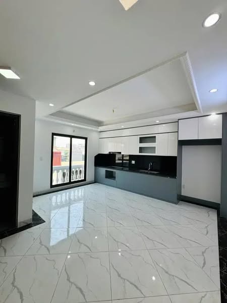 GIÁ 6,95 TỶ - NHÀ LỆ MẬT - VIỆT HƯNG - LONG BIÊN - 6 TẦNG THANG MÁY - VỊ TRÍ ĐẮC ĐỊA - CHỦ MỚI CHỈ VC SÁCH VALI VỀ Ở NGAY