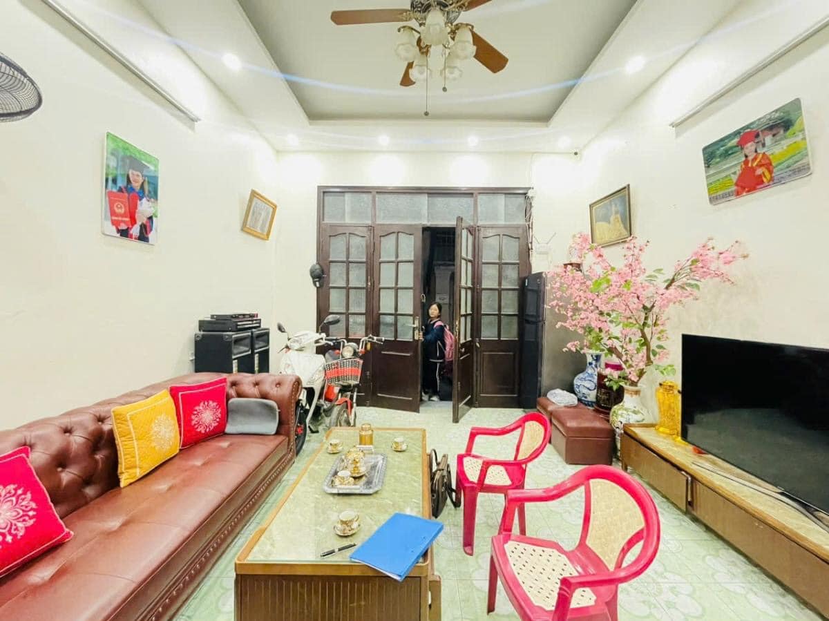 ẾT ĐẾN ĐÓN NHÀ ĐẸP - Ô TÔ VÀO NHÀ- GẦN PHỐ -GẦN BÁCH- KINH- XÂY - TTTM NAM ĐÔ- TRƯƠNG ĐỊNH 39m2 x 3T x 4.2mMT- GIÁ 9, TỶ.