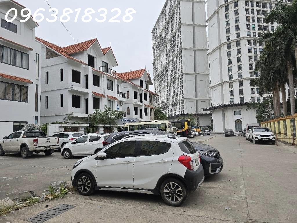 BIỆT THỰ HOÀNG TRỌNG MẬU - PHÂN LÔ - 3 XE CÔNG TRÁNH NHAU - HIẾM NHÀ BÁN DT: 200 m2 chỉ hơn 160tr/m2