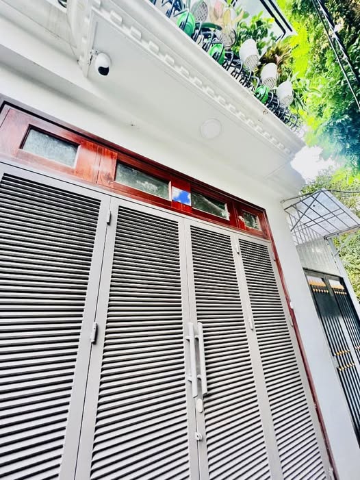 NHÀ ĐẸP XINH KHU TRUNG TÂM LONG BIÊN. DIỆN TÍCH 36/ 50M. NHÀ 5 TẦNG MẶT TIỀN RỘNG. LÔ GÓC 3 THOÁNG. KHU PHỐ THƯỢNG LƯU