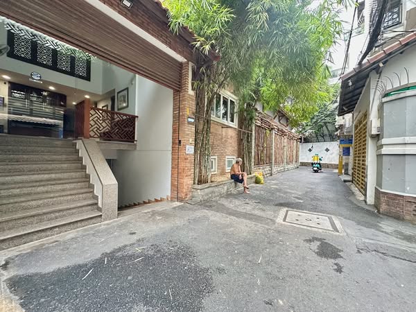 Đường Nguyễn Đình Chính Phường 11 Quận Phú Nhuận.