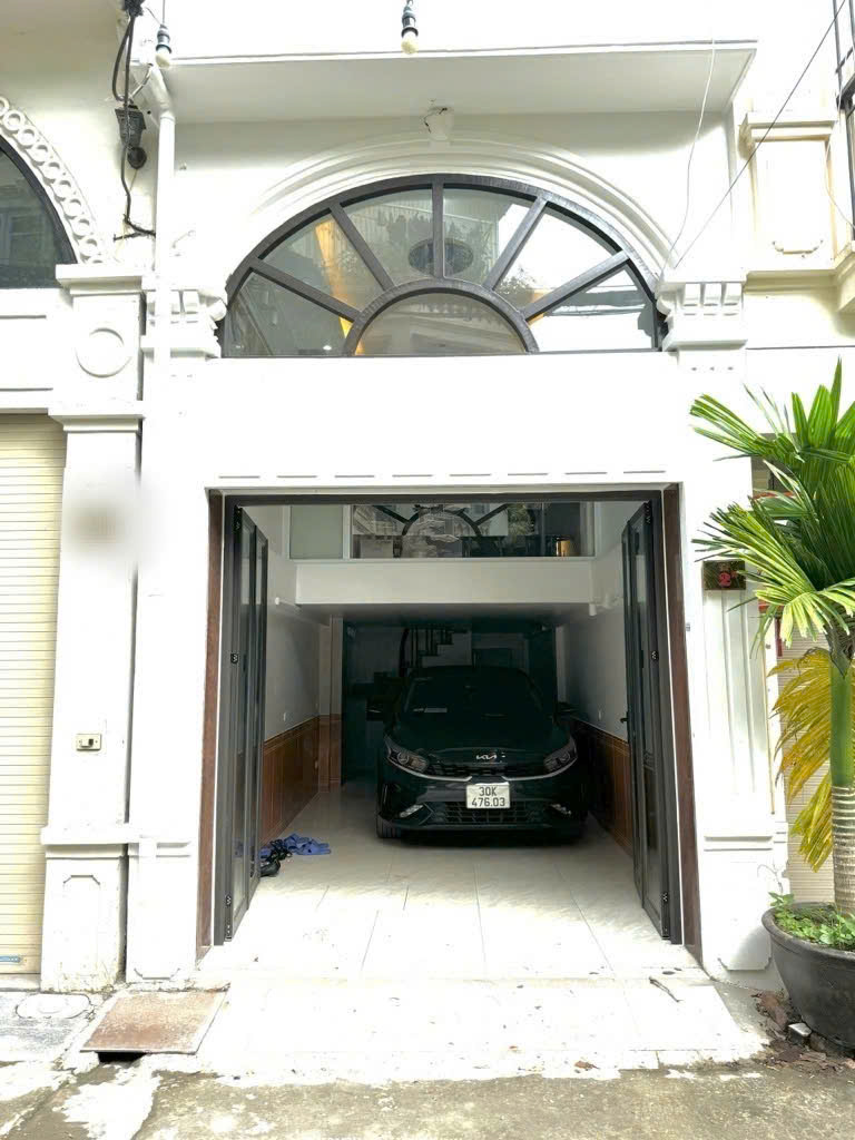 Nhà Ngọc Thuỵ 35m2, 5 tầng, Gara ô tô, ngõ ô tô tránh , gần chợ Ngọc Thuỵ, giá phải chăng