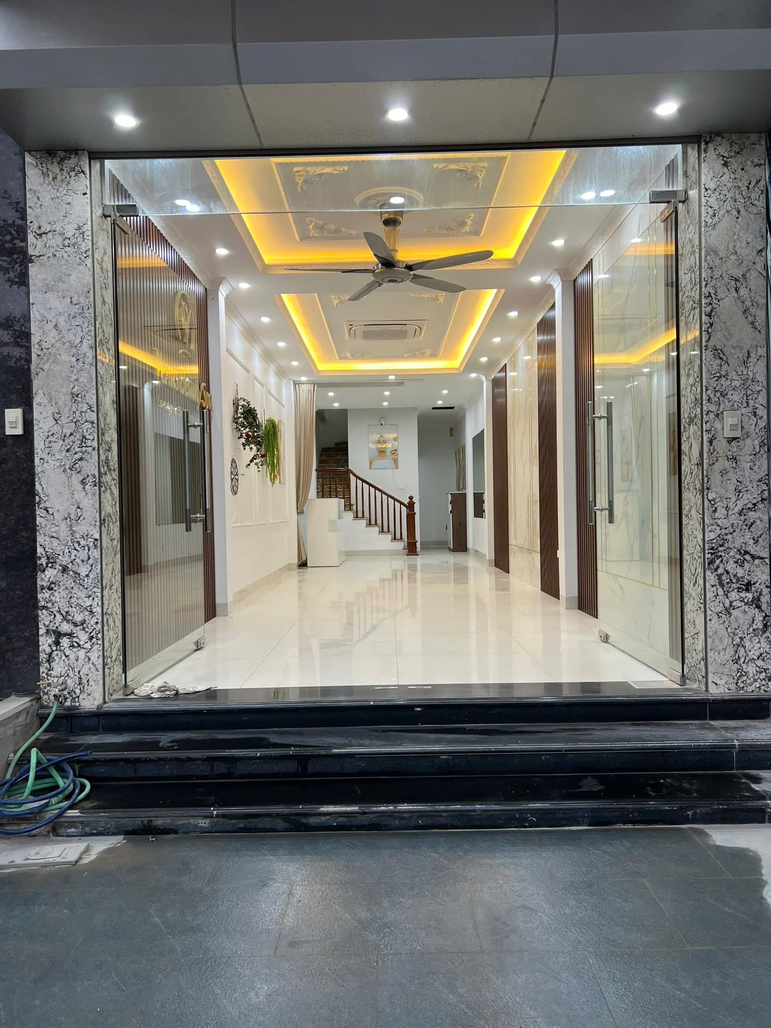Bán nhà đẹp ngõ 22 Hạ Yên, Cầu Giấy, 48m2, ô tô, phân lô, kinh doanh, ngõ thông, giá 14.7 tỷ