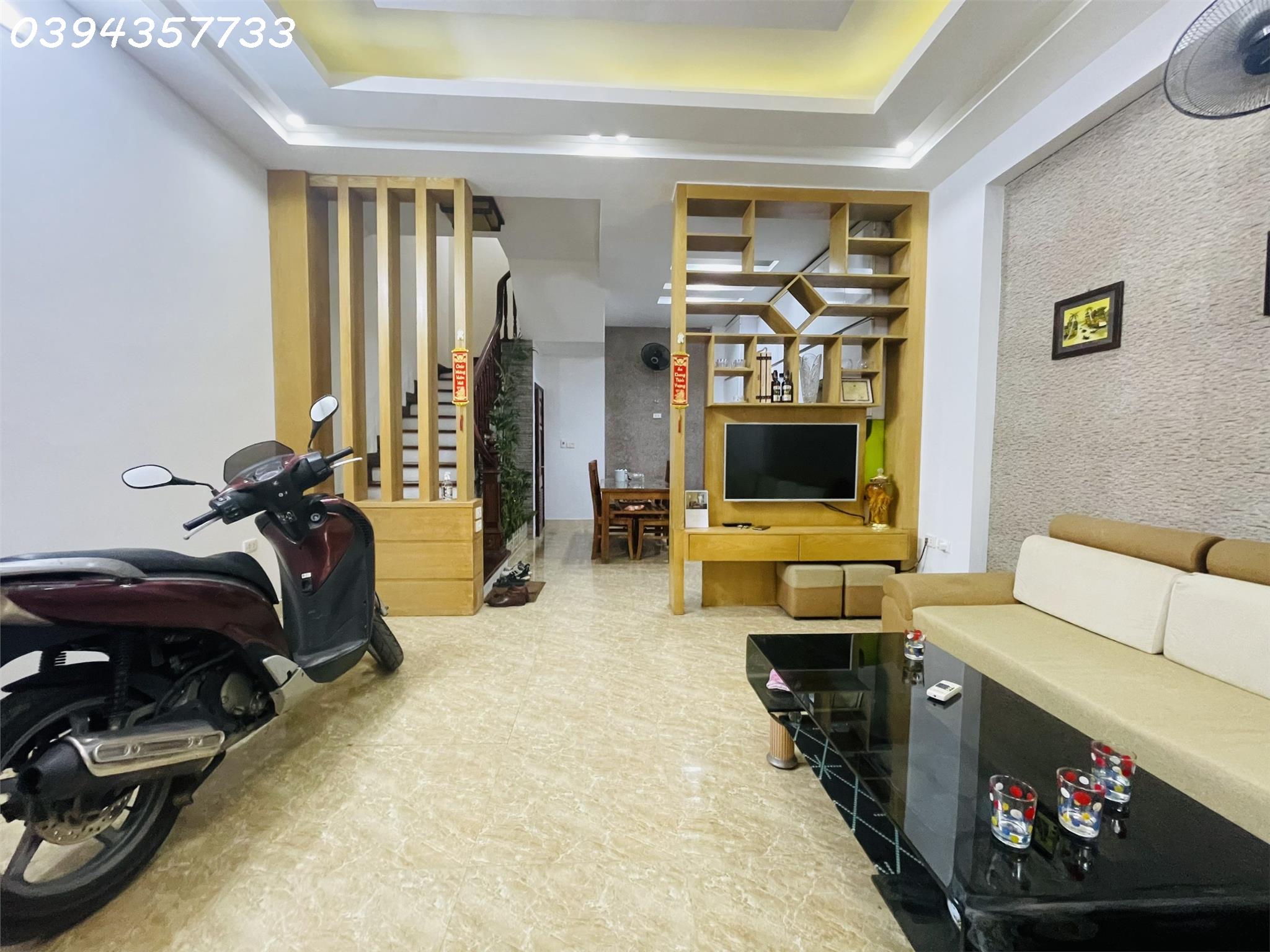 Bán nhà Trần Đăng Ninh, 45m2, ngõ ô tô tránh, nhà đẹp ở ngay, giá hơn 9 tỷ