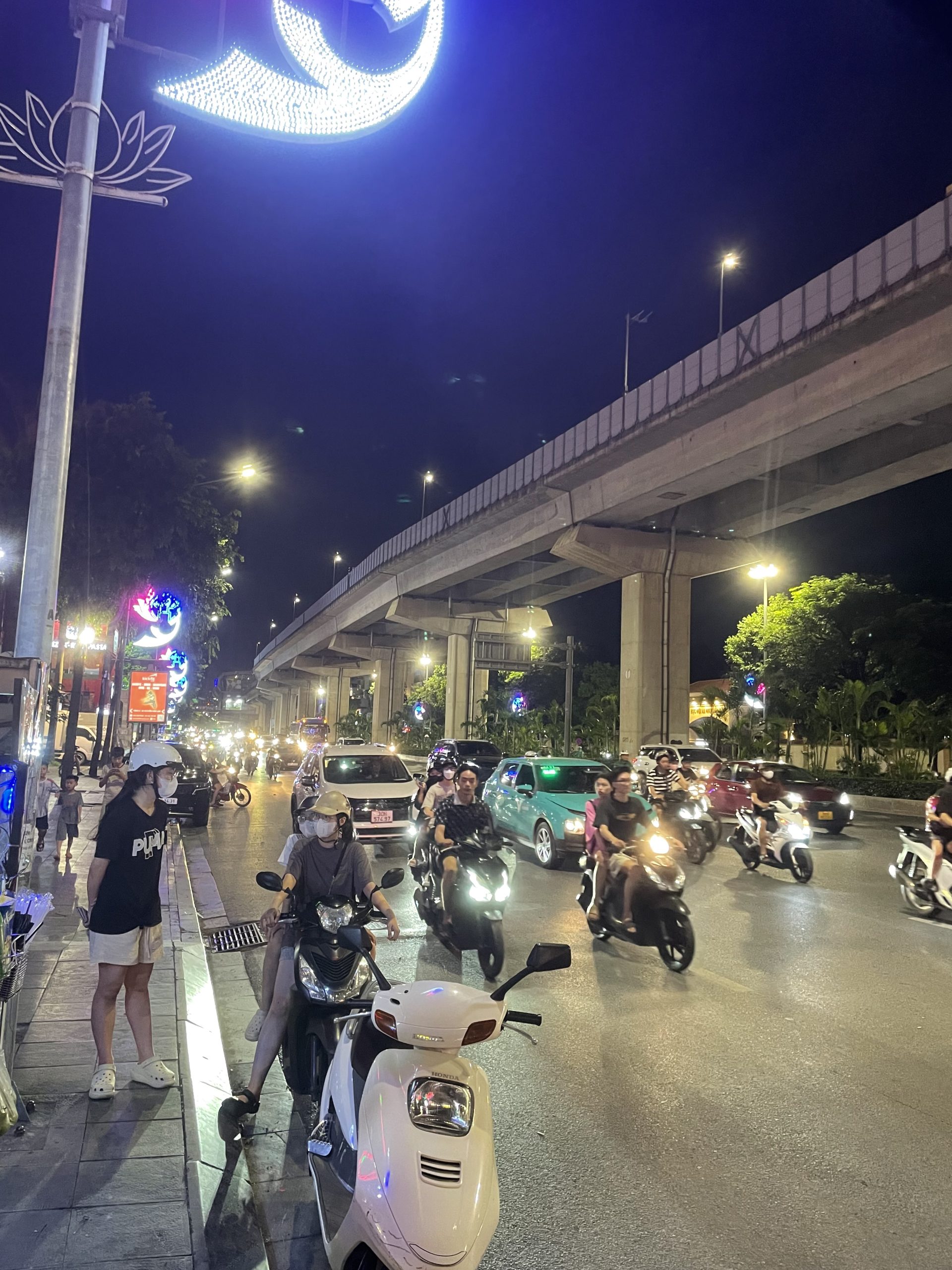 Cần bán. phân lô, Tự xây 7 Tầng thang máy,cho người hiểu khu vực.