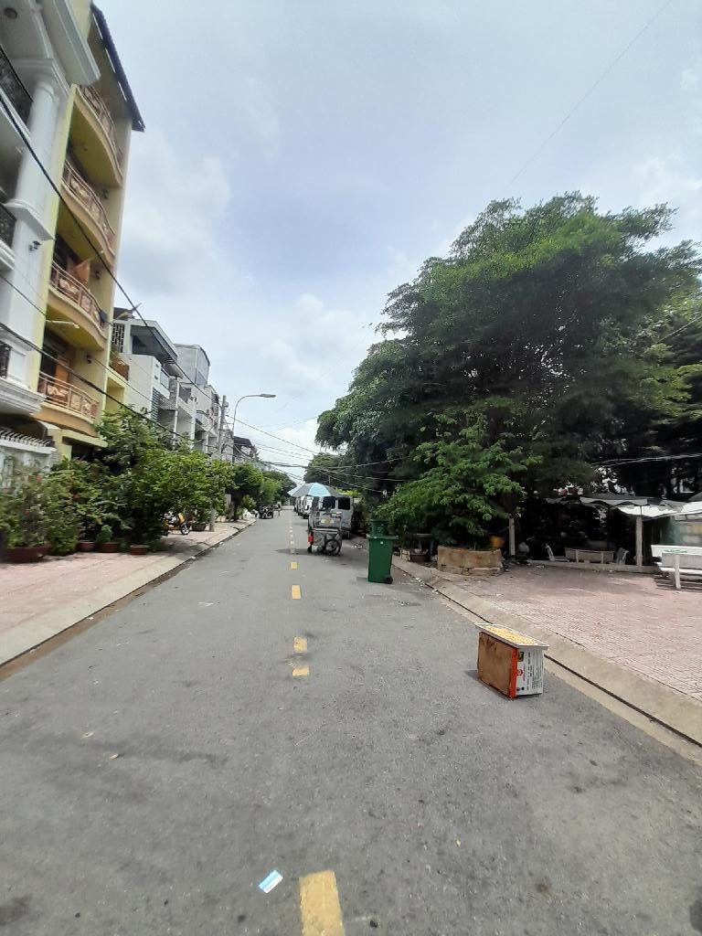 Mặt tiền xe hơi Bùi Minh Trực 4x14 đúc 3 tầng sổ riêng chỉ 7 tỷ 2